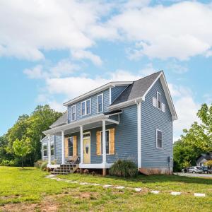 Photo #2 of 1589 Clearview Road, Bedford, VA 0.8 acres