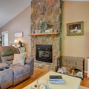 Open concept living room to the breakfast/dining eating area and kitchen