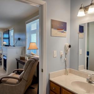 Photo #18 of 1273 Graves Harbor Trail, Huddleston, VA
