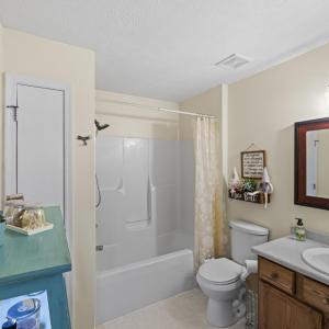 Main level bath