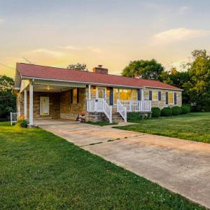 Photo #1 of 402 Prospect Rd, Hurt, VA 1.9 acres