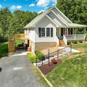 Photo #2 of 433 Stratford Road, Concord, VA 0.9 acres