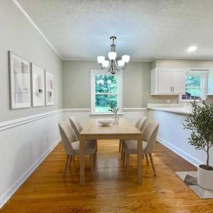 Virtually staged dining room