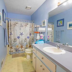 1st Floor Full Bathroom