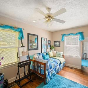 2nd bedroom with access to full bath