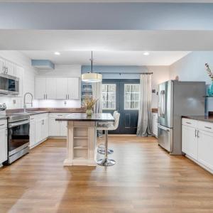 Second full kitchen, all appliances convey!