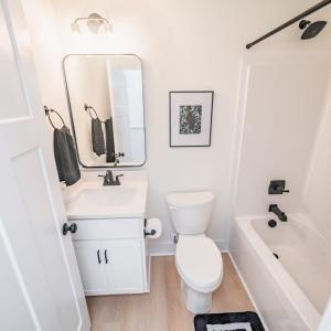 Shared bath in upstairs.  SImilar to photos.
