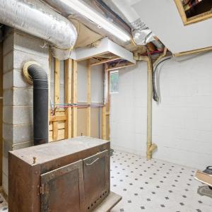 The current sellers never used the woodstove. Recommend a chimney inspection prior to using it.