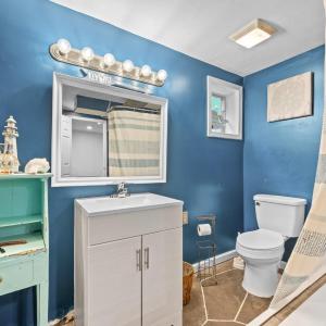 Downstairs full bath