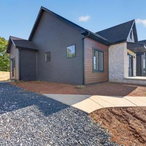 Photo #3 of 9041 Stonewall Road, Appomattox, VA 2.2 acres