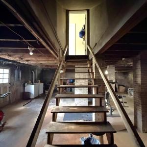 Convenient Internal Basement Access.