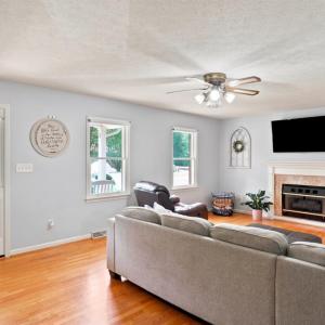 Photo #3 of 419 Holly Hills Drive, Altavista, VA 0.7 acres
