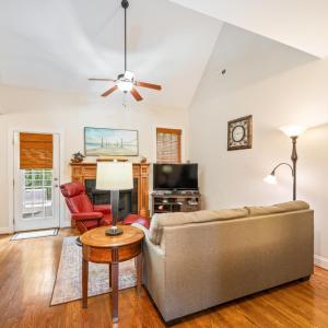 Photo #6 of 189 Irvington Springs Road, Lynchburg, VA 0.6 acres