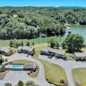 Photo #3 of 401 Harbor Ridge Drive, Goodview, VA