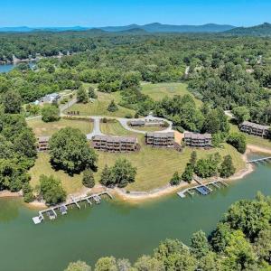 Photo #4 of 401 Harbor Ridge Drive, Goodview, VA