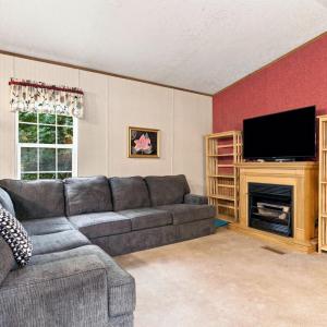 Photo #5 of 105 Whisperridge Ct, Moneta, VA 2.8 acres