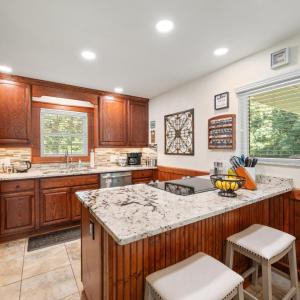 Photo #9 of 1228 Lakeview Drive, Lynchburg, VA 0.7 acres