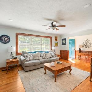 Photo #7 of 1228 Lakeview Drive, Lynchburg, VA 0.7 acres
