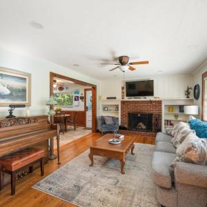 Photo #5 of 1228 Lakeview Drive, Lynchburg, VA 0.7 acres