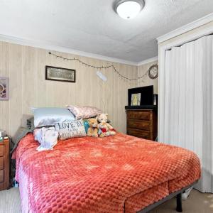 Unit B - Bedroom - pictured altered to remove personal belongings