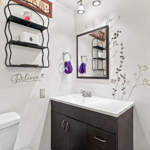 Unit B - Bath - Pictured altered to remove personal belongings