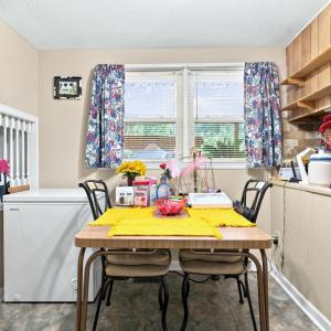 Unit A - Dinette