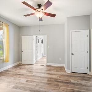 primary bedroom/en-suite