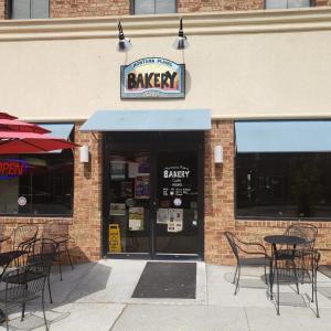 There's nothing quite like the smell of fresh bread. Montana Plains Bakery & Cafe has been serving Wyndhurst with artisan breads, scratch-made pastries, decadent desserts, and café favorites, making it the perfect stop for breakfast, lunch, or a sweet treat. Located on the corner of Enterprise Dr and Tradewynd Dr.