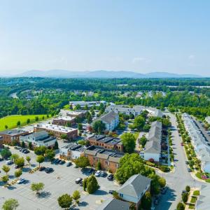 Wyndhurst is a thoughtfully planned community featuring a blend of residential and commercial districts. Residential offerings include single-family homes, townhomes, and condominiums, while the Town Center and Jefferson Square are home to locally owned businesses, restaurants, and everyday conveniences.