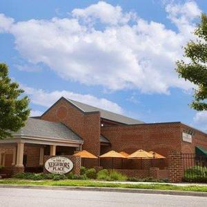 A Wyndhurst staple since 2004, The Neighbor's Place is where locals gather for everything from business lunches to family dinners and date nights. Its menu features contemporary American favorites, including hand-cut steaks, fresh seafood, pasta, burgers, and signature cocktails.