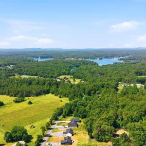 Photo #5 of 1805 Hickory Cove Ln, Moneta, VA 0.9 acres
