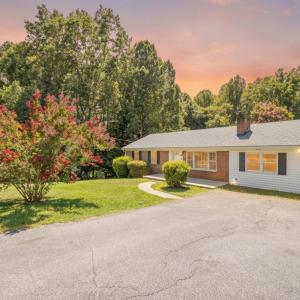 Photo #2 of 180 Fairfax Circle, Madison Heights, VA 1.5 acres