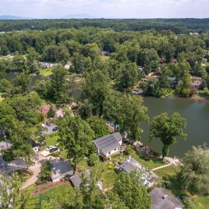 Photo #4 of 1734 Timberlake Drive, Lynchburg, VA 0.4 acres