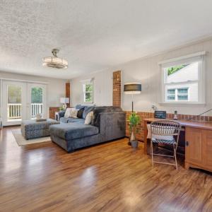 Photo #3 of 201 Westbriar Place, Madison Heights, VA 0.6 acres