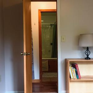 primary bed to bath