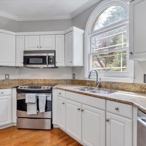 Photo #11 of 7706 Hollins Court Circle, Roanoke, VA 0.4 acres