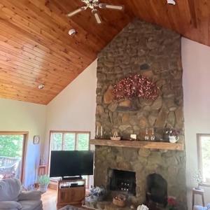 Photo #8 of 3460 Roaring Run Road, Goode, VA 5.8 acres