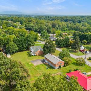 Photo #37 of 2002 Roundelay Road, Lynchburg, VA 0.4 acres