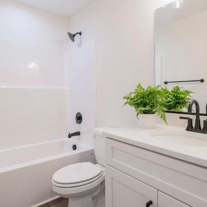 Upstairs Full bathroom