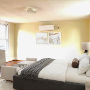 UPSTAIRS LARGE BEDROOM