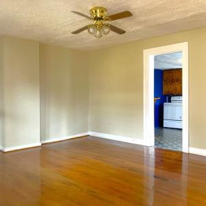 LIVING ROOM UNSTAGED