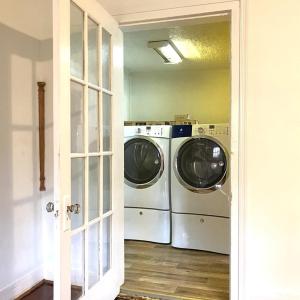 UPDATED LARGE WASHER/ DRYER THAT CONVEYS