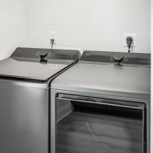 6 month old LG washer and dryer, barely used will convey
