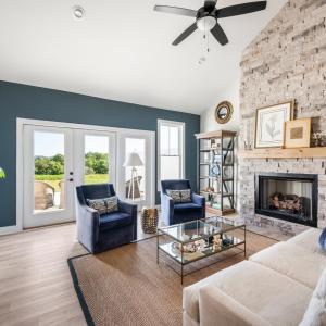 Additional window allows for more natural sunlight and panoramic mountain views.