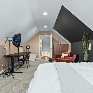 Sixth bedroom on level 2.