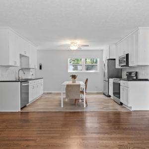 Photo #6 of 427 Woodland Circle, Lynchburg, VA 0.6 acres