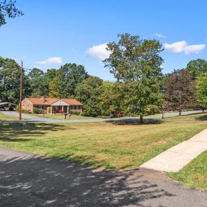 Photo #4 of 427 Woodland Circle, Lynchburg, VA 0.6 acres