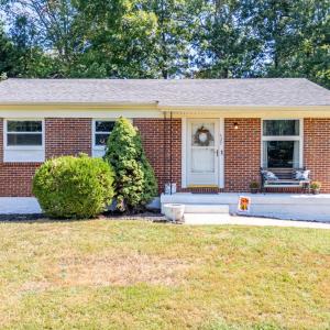 Welcome to 427 Woodland Cir Lynchburg VA 24502. This property is ready for its new owners to make home!