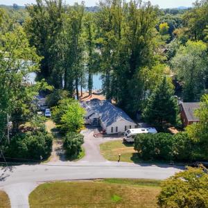 Photo #2 of 2070 Timberlake Drive, Lynchburg, VA 0.4 acres