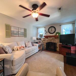 Photo #16 of 2070 Timberlake Drive, Lynchburg, VA 0.4 acres